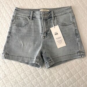 Risen denim shorts